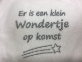 VIB-Unisex Slabbetje Er is een klein Wondertje op komst-White