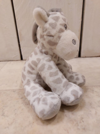 Suki-Knuffel Giraf zittend-15 Cm-Polyester-Wit