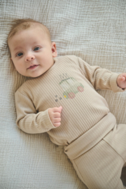 Petite Maison-  Kokai T-shirt rib met borstprint- Oatmeal