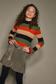 Nobell-Kinoa yarn dyed striped knitted top with ruffled neck+cuffs-Piment-Brown