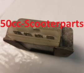Spanningsregelaar Agm Bella Fosti retro scooter 4-pins 50QT-E-070002 gebruikt