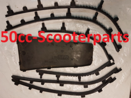Rubber set Treeplank Vespa lx S lxv origineel 65712645 / 57345r gebruikt