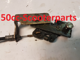 Zadelslot houder + Kabel Peugeot Speedfight 2 Origineel 734197 gebruikt