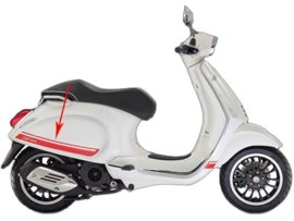 Stickerset zijscherm met embleem Vespa Primavera / Sprint rood origineel 605944m00r