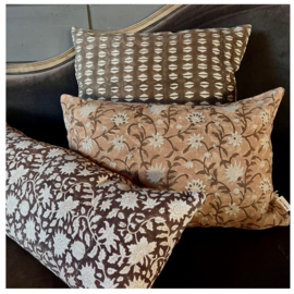 Cushioncover handprinted hazelnut brown off-white  60x40 cm