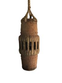 Hanglamp gemaakt van oud karrenwiel