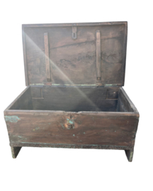 Oude kist uniek item 64x30x39 cm