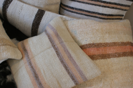 Vintage kelim kussen 50x50 natural soft pink terra stripe
