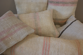 Vintage kelim kussen 90x30 natural soft pink stripe VERKOCHT