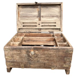Oude kist uniek item 58x34x37 cm