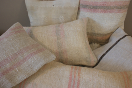 Vintage kelim kussen 40x60 natural soft pink VERKOCHT