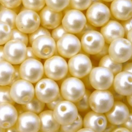 Tsjechische glaskralen Cream Shell 4 mm 50 st.