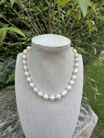 Handgemaakte hals ketting 40 cm  zoetwaterparels