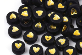 Zwarte kralen met gouden hartjes per 10 stuks