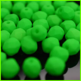 Neon Green Tsjechische Facet kralen 4 mm 50 st.