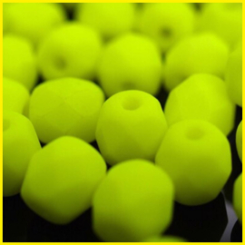 Neon Yellow Tsjechische Facet kralen  6mm 20 st.