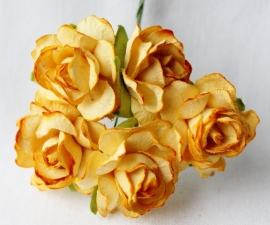 WILD ORCHID CRAFTS - Gold-Yellow Paper Wild Roses 30mm - 5 stuks