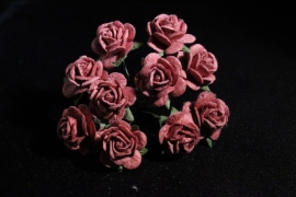 WILD ORCHID CRAFTS - MULBERRY PAPER OPEN ROSES 15 mm Mahogany - bosje met 10 stuks