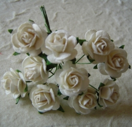 WILD ORCHID CRAFTS - MULBERRY PAPER OPEN ROSES 15 mm White - bosje met 10 stuks