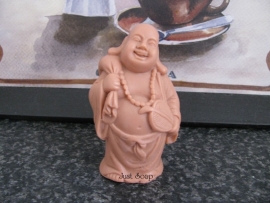 Boeddha staand met knapzak