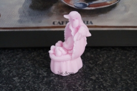 Baby in wiegje met ooievaar