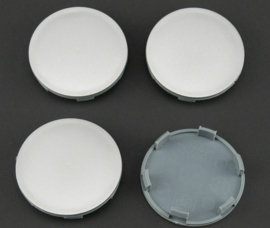 Set van 4 zilvergrijze naafdoppen, buitenmaat doorsnede 63 mm en klemmaat 58,5 mm