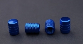 Set van vijf universele aluminium ventieldopjes in metallic blauw, in verpakking