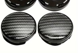 Set van 4 zwarte naafdoppen carbonlook, buitenmaat 60 mm en klemmaat 57 mm