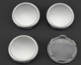 Set van 4 zilvergrijze naafdoppen, buitenmaat doorsnede 59,5 mm en klemmaat 55 mm