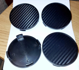 Set van 4 zwarte carbonlook naafdoppen buitenmaat 68 mm en klemmaat 65 mm