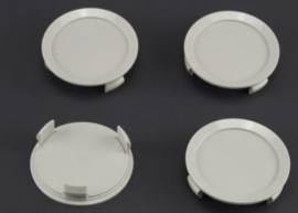 Set van 4 lichtgrijze naafdoppen, buitenmaat doorsnede 74 mm en klemmaat 66 mm