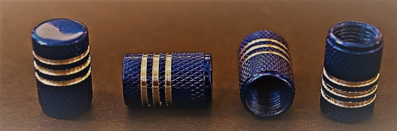 Set van vier alu ventieldopjes in blauw metallic met zilverkleurige ringen