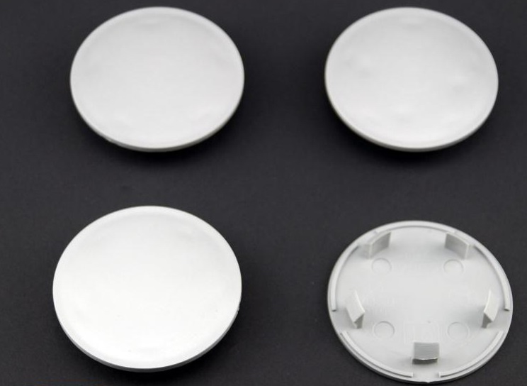 Set van 4 zilvergrijze naafdoppen, buitenmaat 69,5 mm en klemmaat 55,5 mm