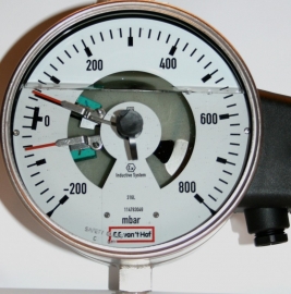 contact manometer -200 +800 mbar