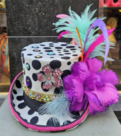 Opgemaakte Wolvilten hoed met bollen Wit/Pink/Mint