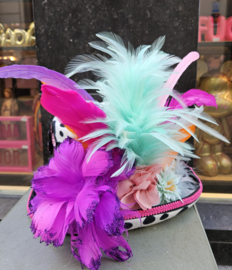Opgemaakte Wolvilten hoed met bollen Wit/Pink/Mint
