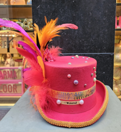 Opgemaakte hoed: Rood/Fuchsia/Oranje