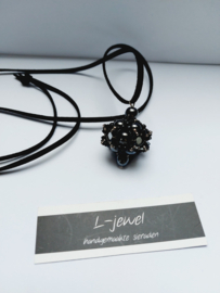 Round cube pendant black