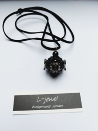 Round cube pendant black