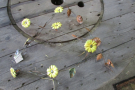 Bloemenslinger metaal geel