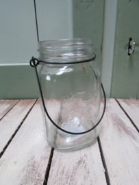 Pot van glas 14 cm hoog en 8 cm doorsnee