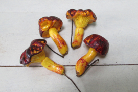 Paddenstoelen kunst 4 stuks 7 cm (D244)