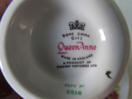 Queen Ann kop en schotel van Ridgway potteries