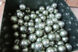 Kerstbal  25 mm groen 135 stuks (kerst nr 67)