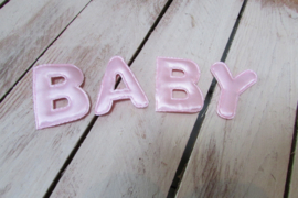 Baby stoffen letters in het roze 5 cm hoog