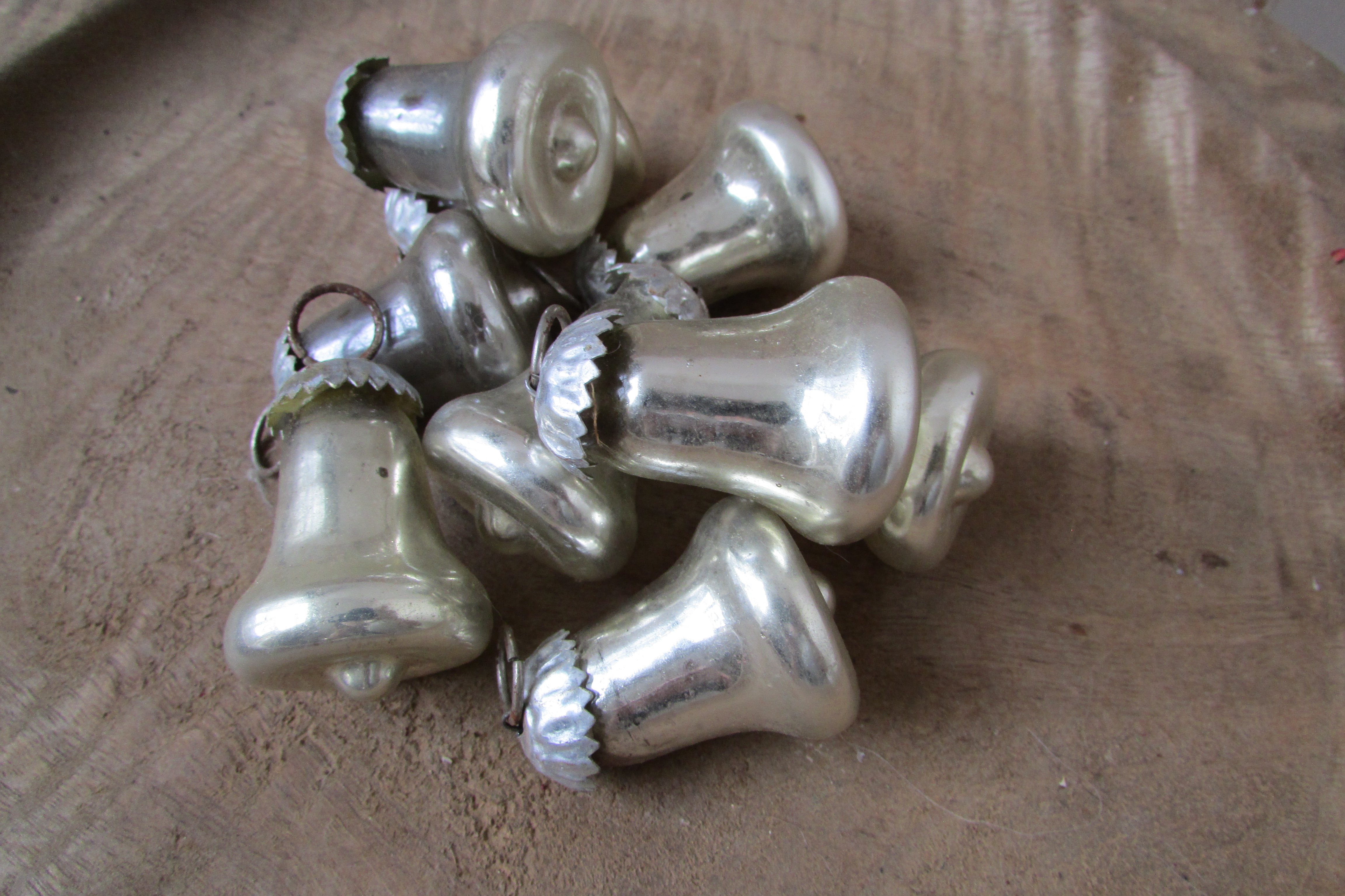 Brocante kerstklokjes 9 stuks