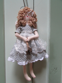 Engeltje-grijs 32 cm