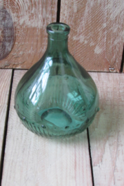 Glazen vaasje groen 9,5 cm hoog (W144)