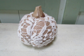 Pompoen met kant van Clayre&Eef  12x10cm