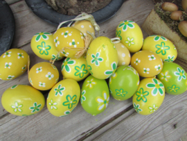 Eieren geel/groen 15 stuks  5 cm (nr3)